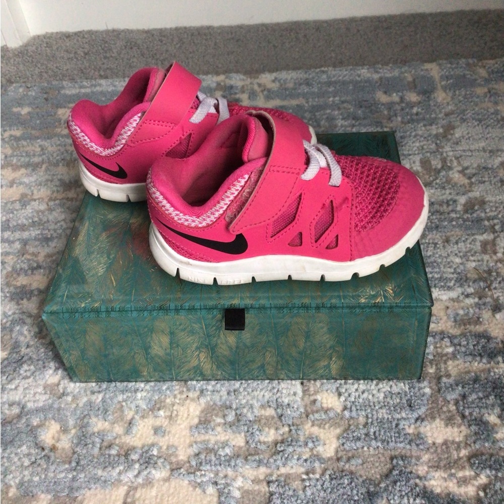 Baby/Toddler Girl Nike - Size 6